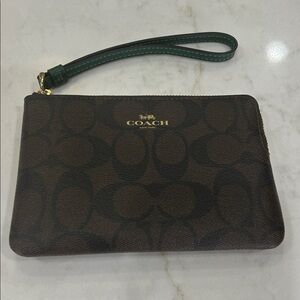 Coach Corner Zip Wristlet Signature Canvas w/ Green Strap. Excellent Condition